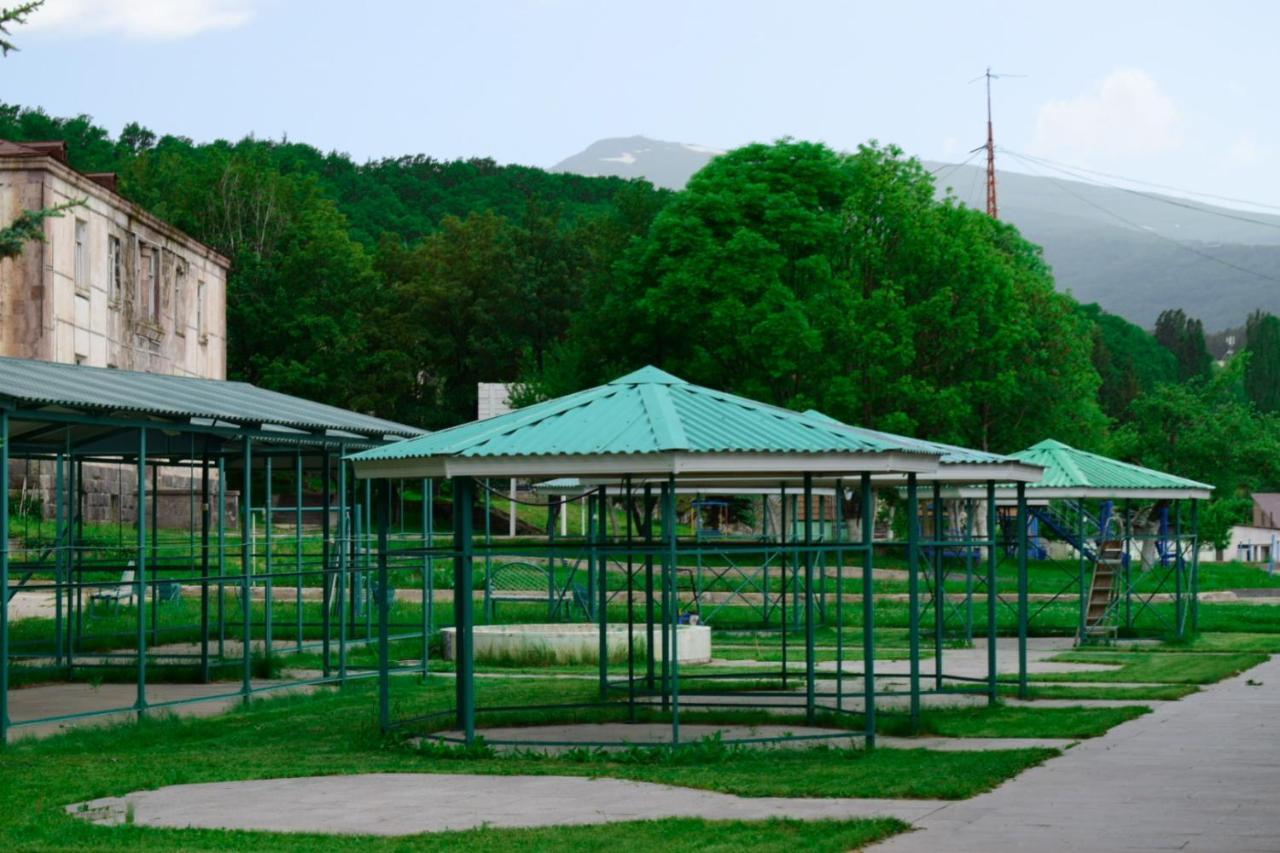 Aliq Hotel Tsaghkadzor Exteriör bild